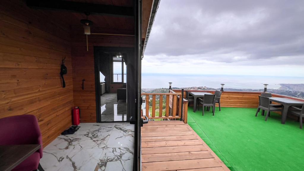 Deniz ve Doğa Manzaralı Jakuzili Bungalov
